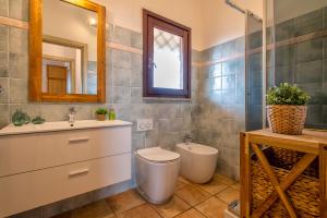 Et badeværelse på Luxury House San Teodoro Center