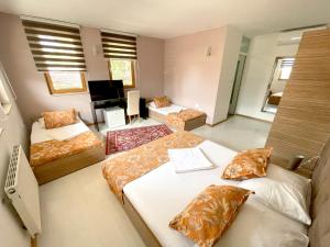 Postel nebo postele na pokoji v ubytování Hotel Kovači