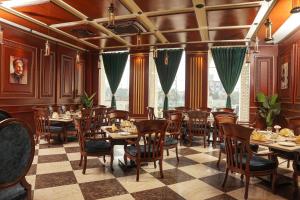 Restaurace v ubytování Faletti's Grand Hotel Gujranwala