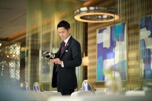 Členové personálu v ubytování Mandarin Oriental, Tokyo