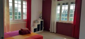 Posteľ alebo postele v izbe v ubytovaní La Villa Milo - Maison de vacances 6personnes #Clim #Piscine #CitéeMédiévale + 10 fotografií
