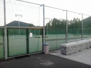 Tenis alebo squash v ubytovaní Apartmán u Hovorků alebo jeho okolí