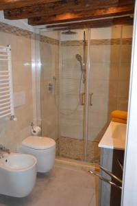 Phòng tắm tại appartamento con corte privata +9 ảnh