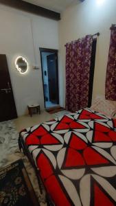 Postel nebo postele na pokoji v ubytování Ayurveda Bhavan Homestay non-Ac & Ac