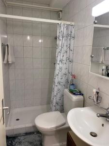 Koupelna v ubytování Practical Self-Check-in Studio