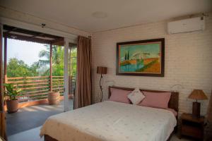 En eller flere senge i et værelse på Laoxao RiverStone Villa