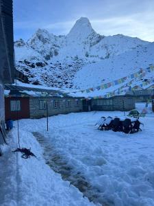 Amadablam Base Camp Lodge v zimě
