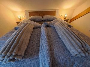 Postel nebo postele na pokoji v ubytování Landgut DIE AUSZEIT - Erholung am Berg 1300m