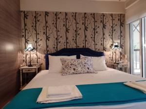 Postel nebo postele na pokoji v ubytování Ολόκληρο διαμέρισμα fully equipped apt dora comfortable holidays on the beach 50m