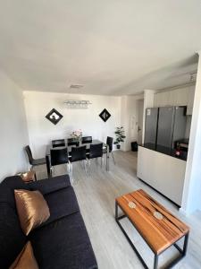 a living room with a couch and a table at Departamento Reñaca alto in Viña del Mar