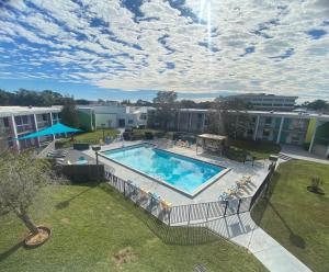 an overhead view of a swimming pool in a yard at Rest and Relax Inn in Pensacola