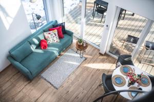 an overhead view of a living room with a green couch at Domki pod Krakowem - Stare Sady in Kopytówka
