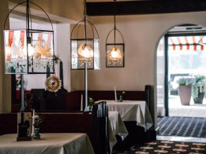 a dining room with two tables and two lights at Hotel Montjola Nova in Schruns
