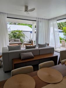 Posezení v ubytování Kinbi Private Villa - Goidhoo + 36 fotografií