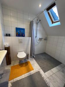 Ένα μπάνιο στο Ferienwohnung im Eifelidyll