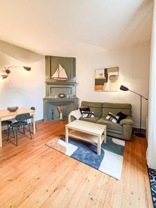 a living room with a couch and a table at Le Voilier in La Rochelle