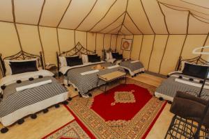 Postel nebo postele na pokoji v ubytování Kidal Camp