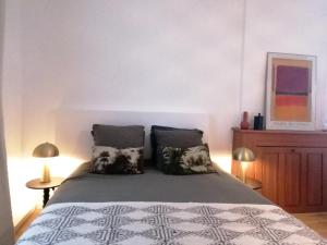 a bedroom with a bed with two pillows at 2 chambres 4pers à 13km Du Puy dufou in Saint-Amand-sur-Sèvre