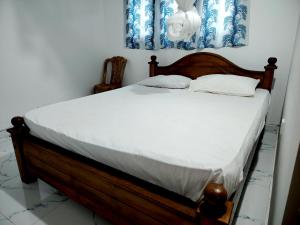 Ένα ή περισσότερα κρεβάτια σε δωμάτιο στο Cozy & Convenient Apartment