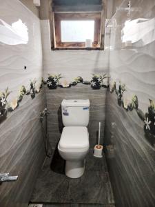 Ένα μπάνιο στο Cozy & Convenient Apartment +13 φωτογραφίες