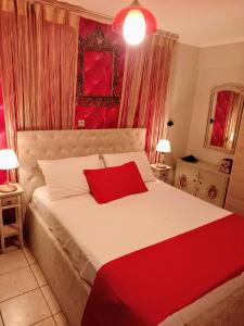 Postel nebo postele na pokoji v ubytování Ολόκληρο διαμέρισμα fully equipped apt dora comfortable holidays on the beach 50m