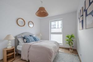 Ένα ή περισσότερα κρεβάτια σε δωμάτιο στο Open Air Residence 1 by Grand Apartments