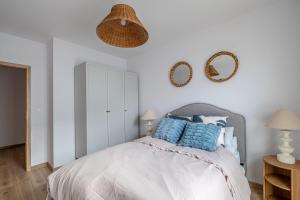 Ένα ή περισσότερα κρεβάτια σε δωμάτιο στο Open Air Residence 1 by Grand Apartments