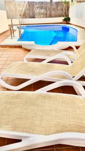 Πισίνα στο ή κοντά στο Apartamentos Latin