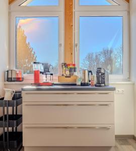 Dapur atau dapur kecil di Tutzing Seeblick Apartment mit Balkon
