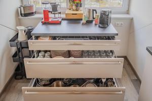 Dapur atau dapur kecil di Tutzing Seeblick Apartment mit Balkon