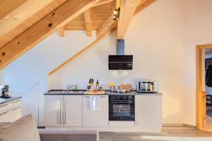 Dapur atau dapur kecil di Tutzing Seeblick Apartment mit Balkon
