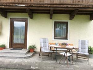 Posedenie v ubytovaní Schöne Gartenwohnung mit Blick ins Grüne