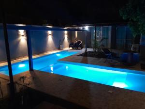 a swimming pool lit up at night at a termas voy in Termas de Río Hondo