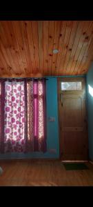 Φωτογραφία από το άλμπουμ του Area 51 cafe and farmstay kasol σε Kasol