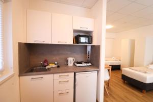 Kuchyň nebo kuchyňský kout v ubytování Pöckau 32 Smart Rooms Self Check In