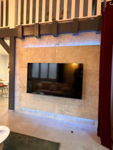 a living room with a fireplace with a tv at Californication in Schoenecken