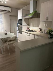 Køkken eller tekøkken på شقة مفروشة خاصه بالخبر