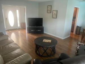 Μια τηλεόραση ή/και κέντρο ψυχαγωγίας στο John Shirleys Retreat