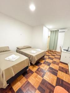 Una cama o camas en una habitación de Pousada Sol