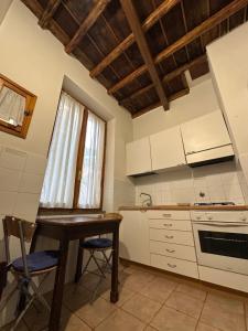 Kuchyňa alebo kuchynka v ubytovaní Navona Studio Apartment Livia