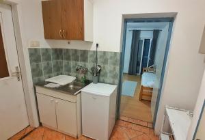 Una cocina o cocineta en Vojinovic Apartments 100 fotos más
