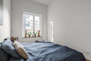 a bedroom with a bed with a blue blanket at Apartment Stockholm North in Täby