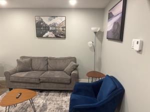 Afbeelding uit fotogalerij van 1-Bedroom - On site Parking - near YQR Airport in Regina