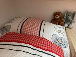 Letto o letti in una camera di Ferienwohnung in Mörel