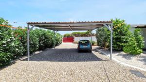 Vonkajšia záhrada v ubytovaní Sunny villa with private pool in Chiclana de la Frontera