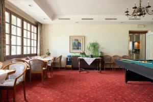 a dining room with a pool table and chairs at Seiler au Lac in Bönigen
