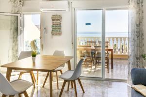 Γενική θέα στη θάλασσα ή θέα στη θάλασσα από  αυτό το διαμέρισμα +30 φωτογραφίες