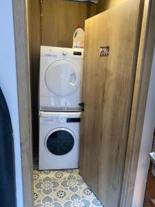 a washer and dryer in a small room at Au Cocon de J in Obernai +11 photos