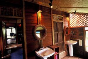 Gallery image of Bon Ton Antique Wooden Villas in Pantai Cenang