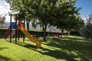 Herní místnost nebo prostor pro děti v ubytování Il Melograno Agriturismo & SPA